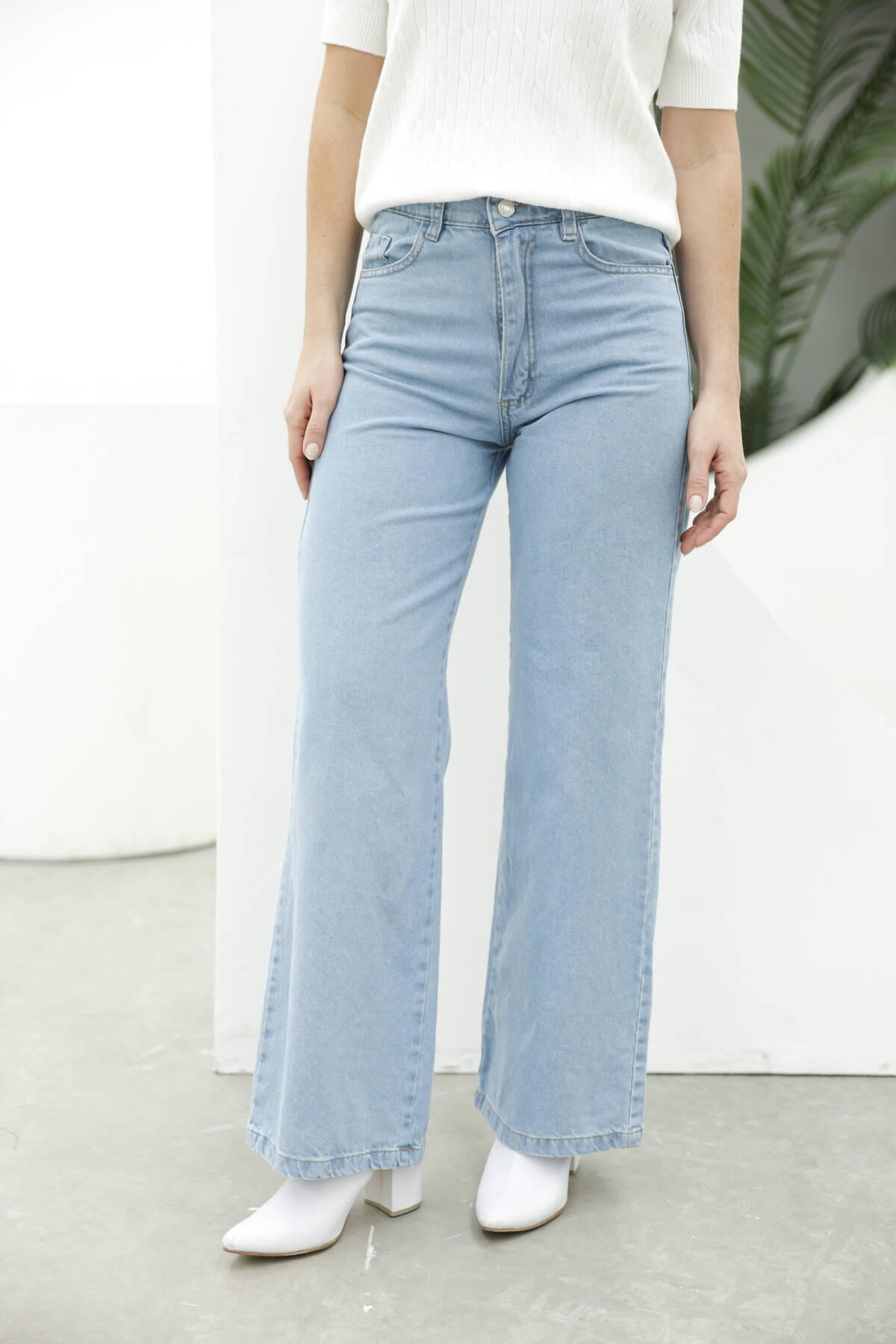 0024 JEAN WIDE CELESTE CON RUEDO