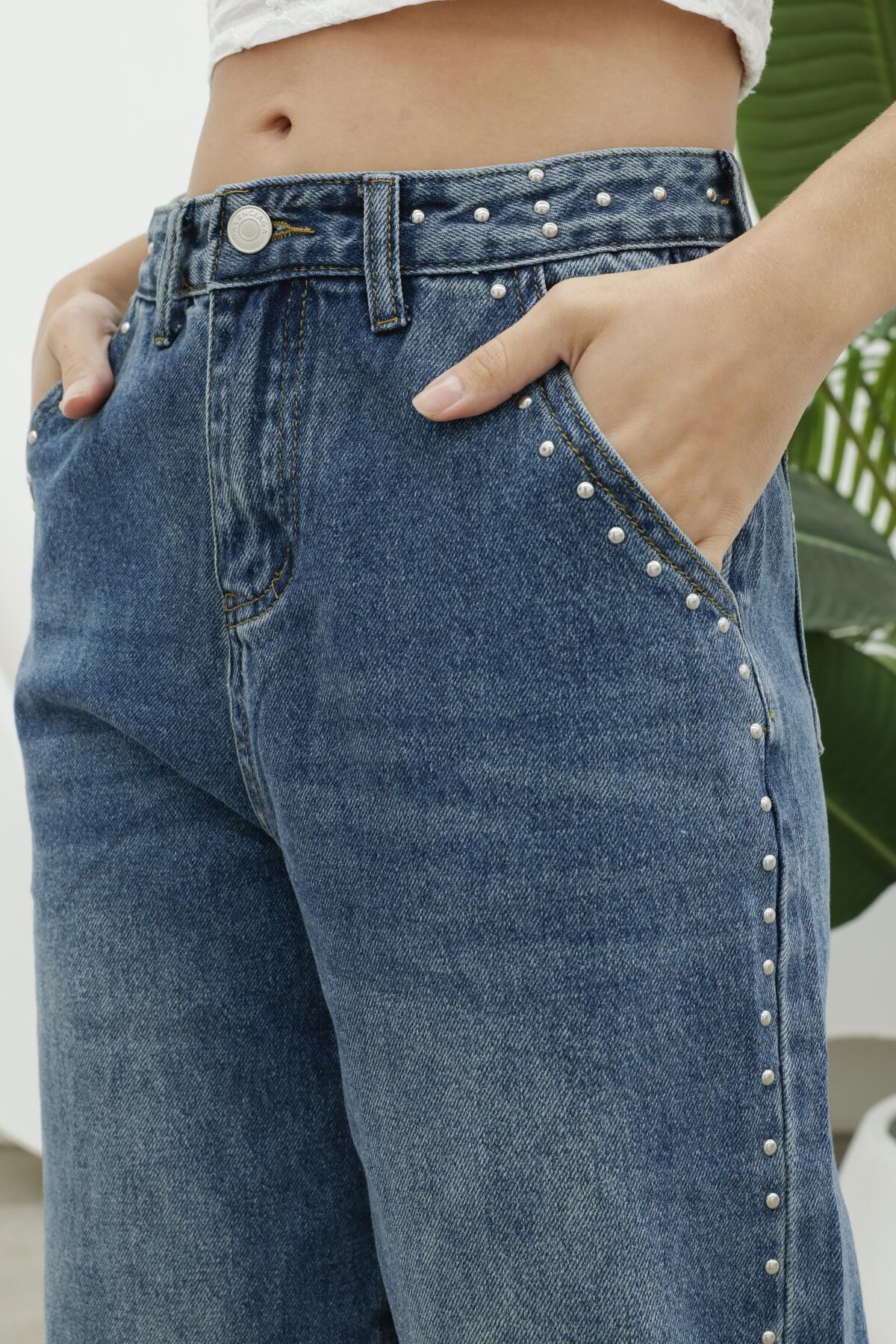 0669 JEAN AZUL LOC CON TACHAS