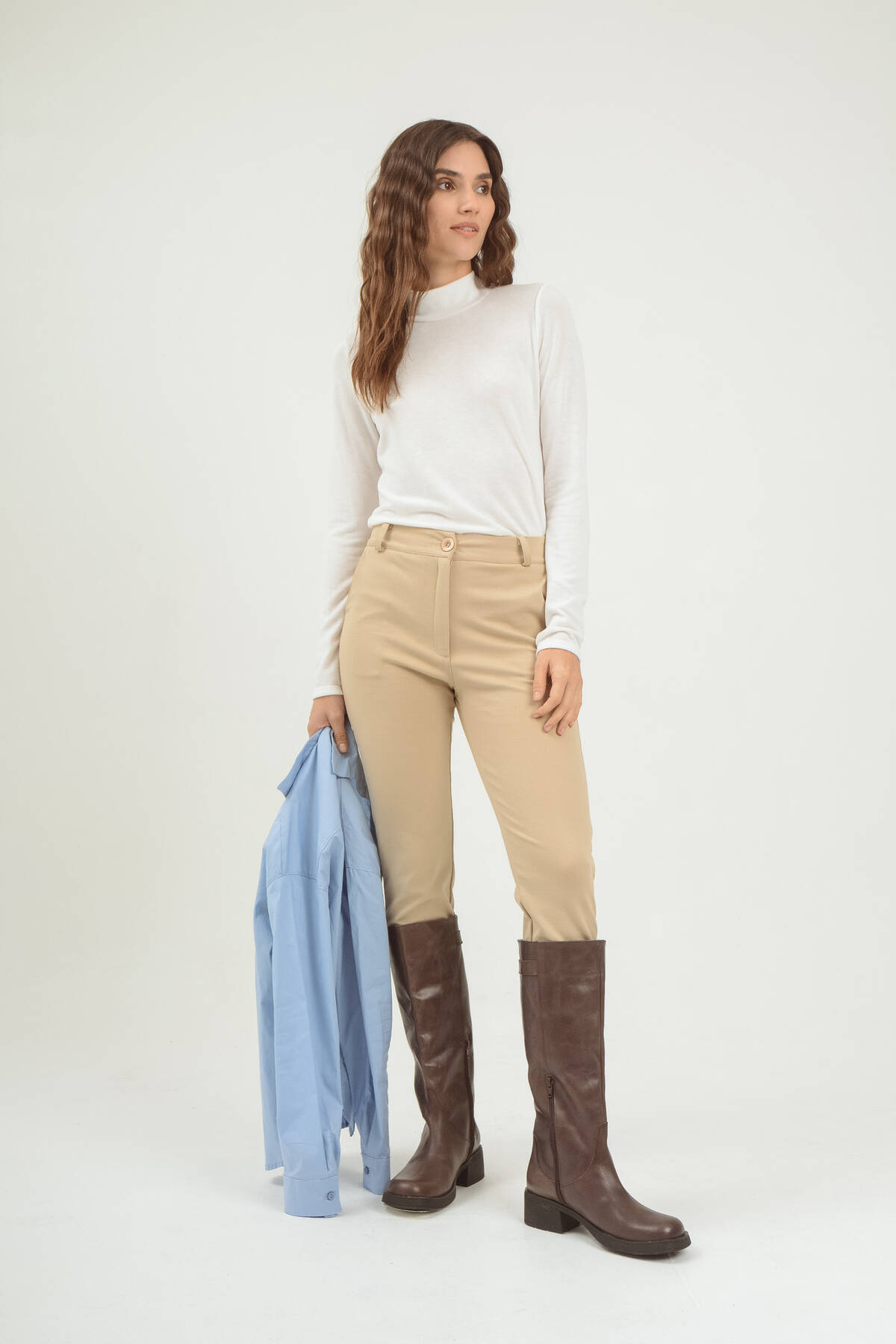 Pantalón punto roma con pasacintos bolsillos y tajos