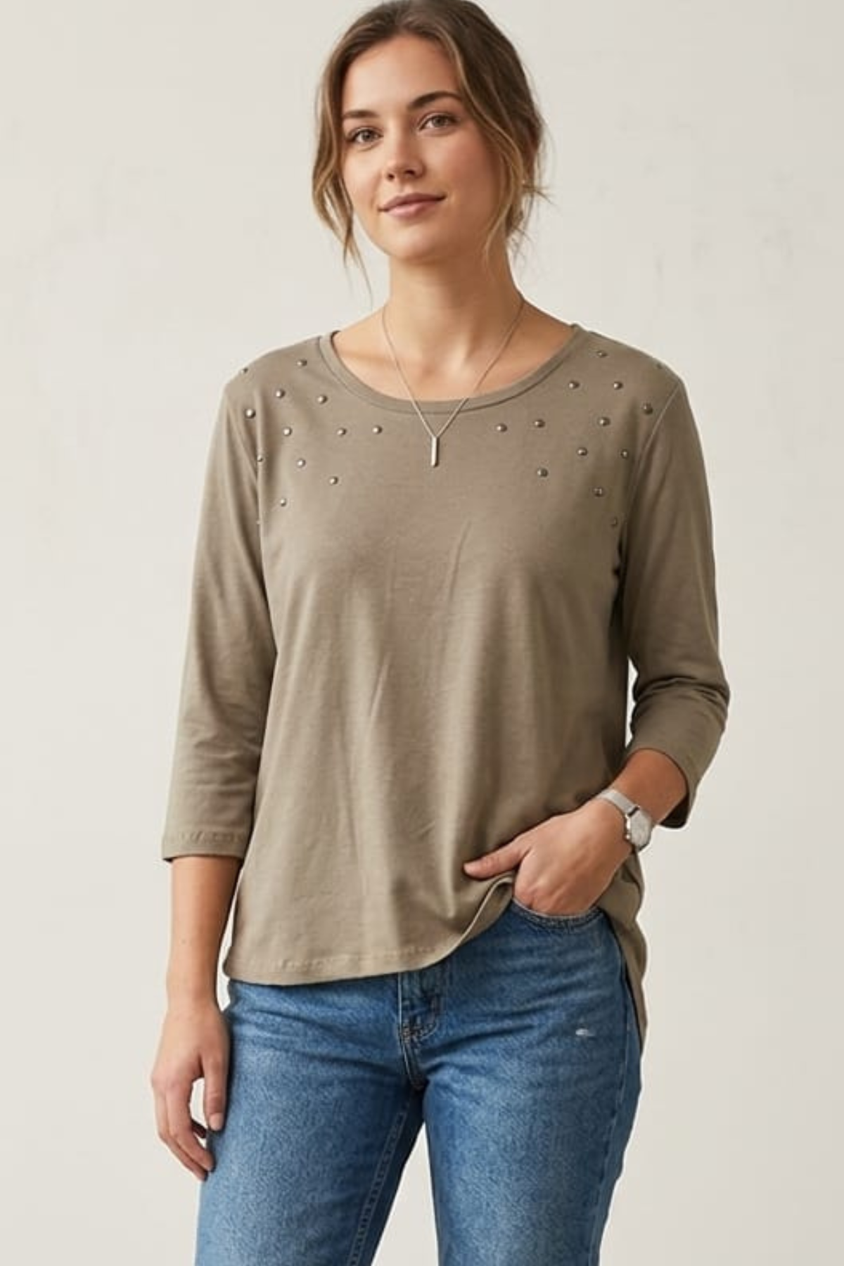 REMERA DETALLE EN PLATA