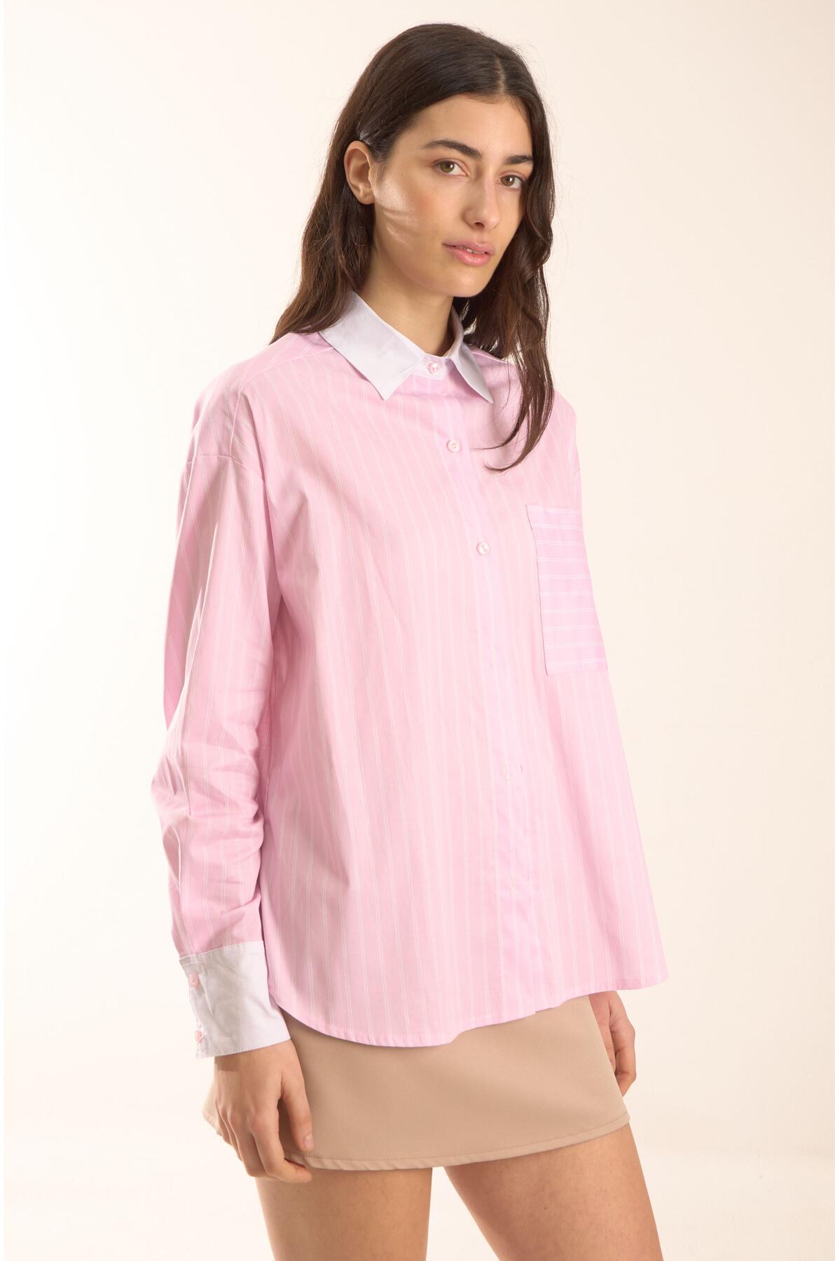 Camisa de poplin rayado oversize combinado con bolsillo plaqué