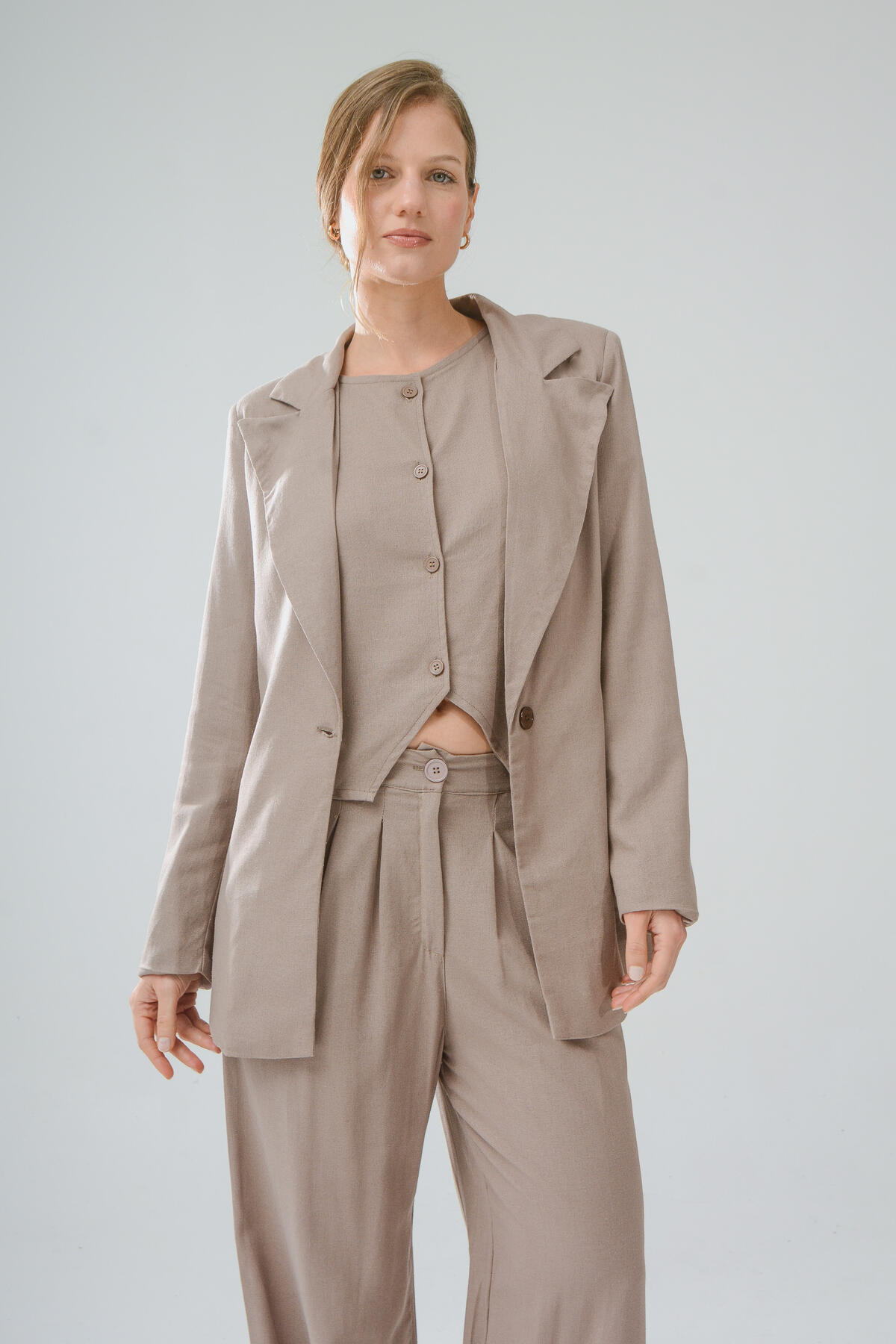 Blazer de lino sastrero oversize forrado con hombreras y recorte