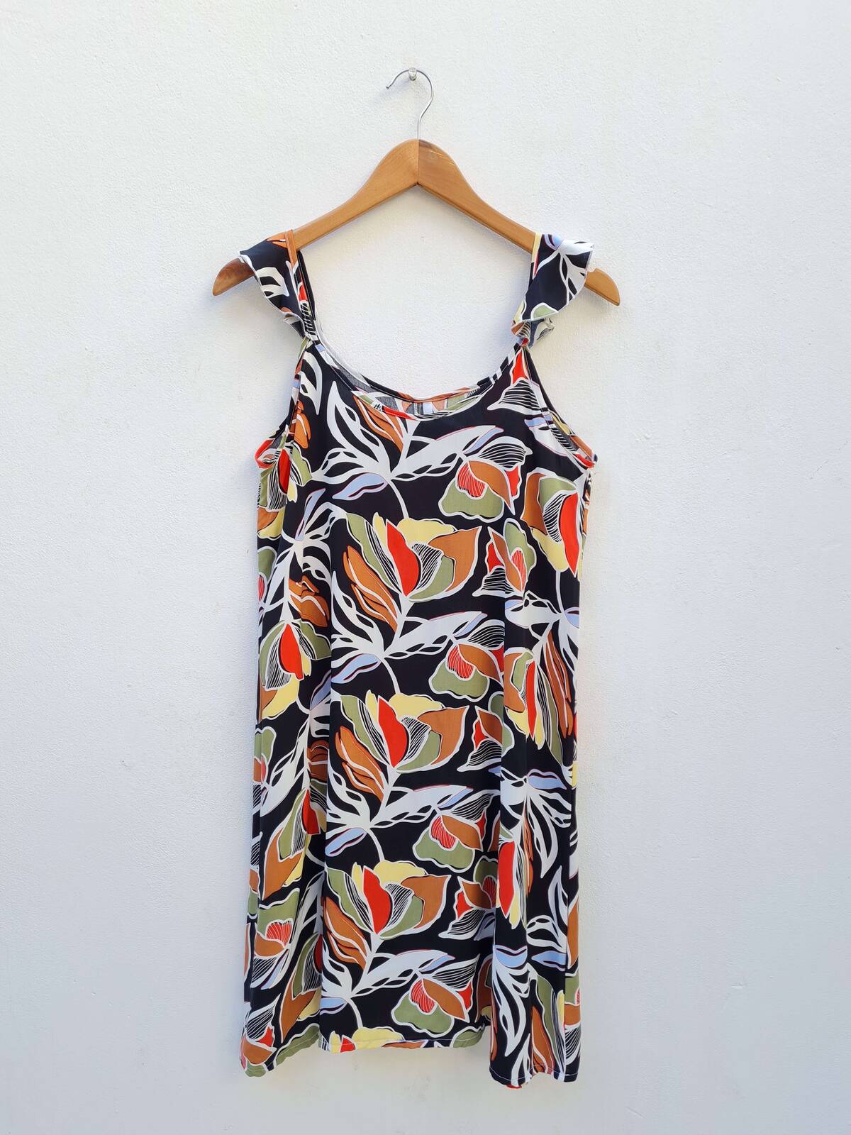 Vestido de fibrana estampada con volados en bretel