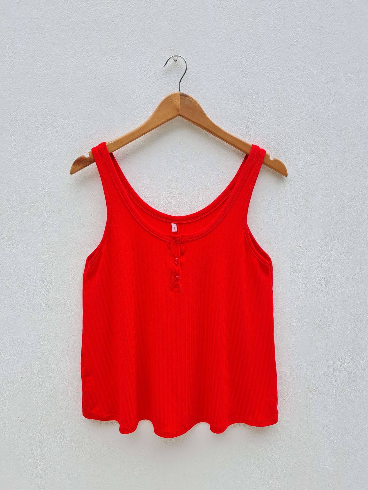 Musculosa de morley evasé con botones