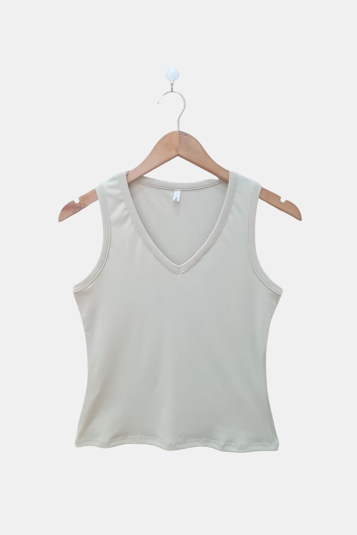 Musculosa de tejido de punto básica con escote en "V"