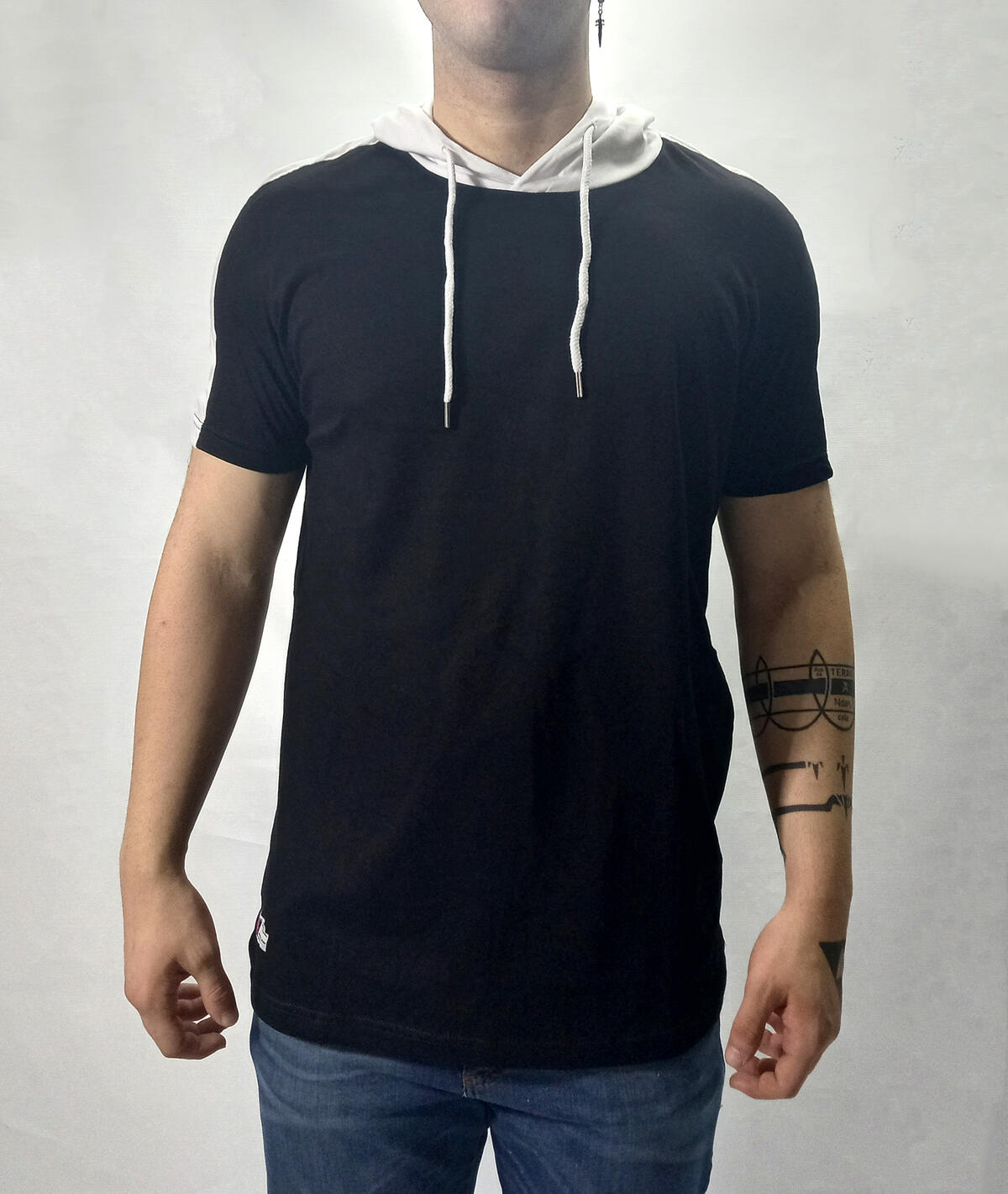 Remera con capucha