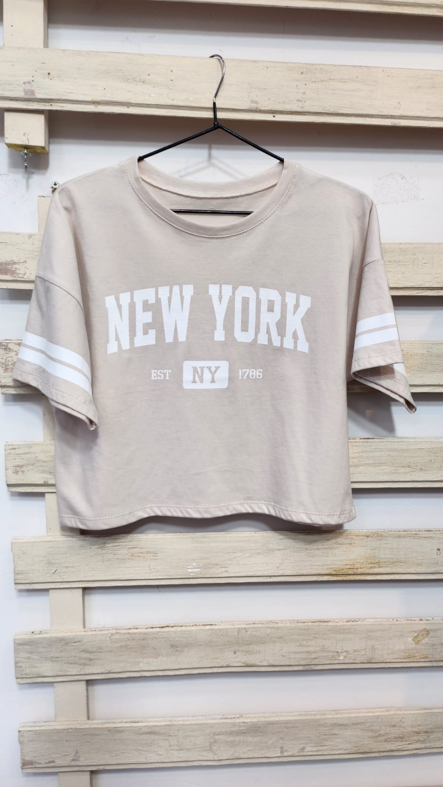 Remera croptop NY 1786