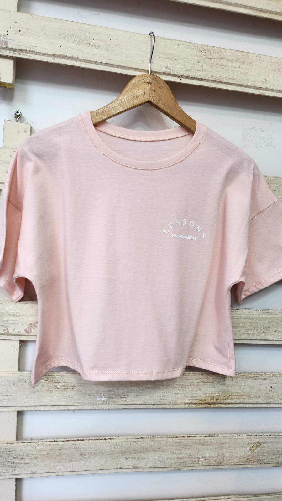 Remera croptop LESSONS