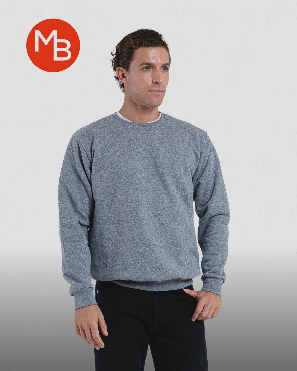 Buzo frisa cuello redondo