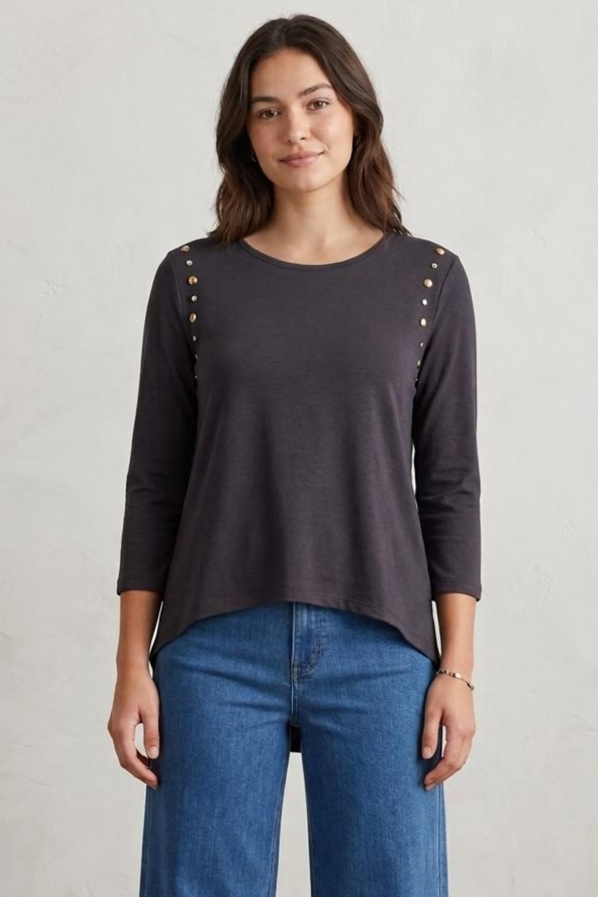 REMERA CON TRANFER PLATA Y BRONCE