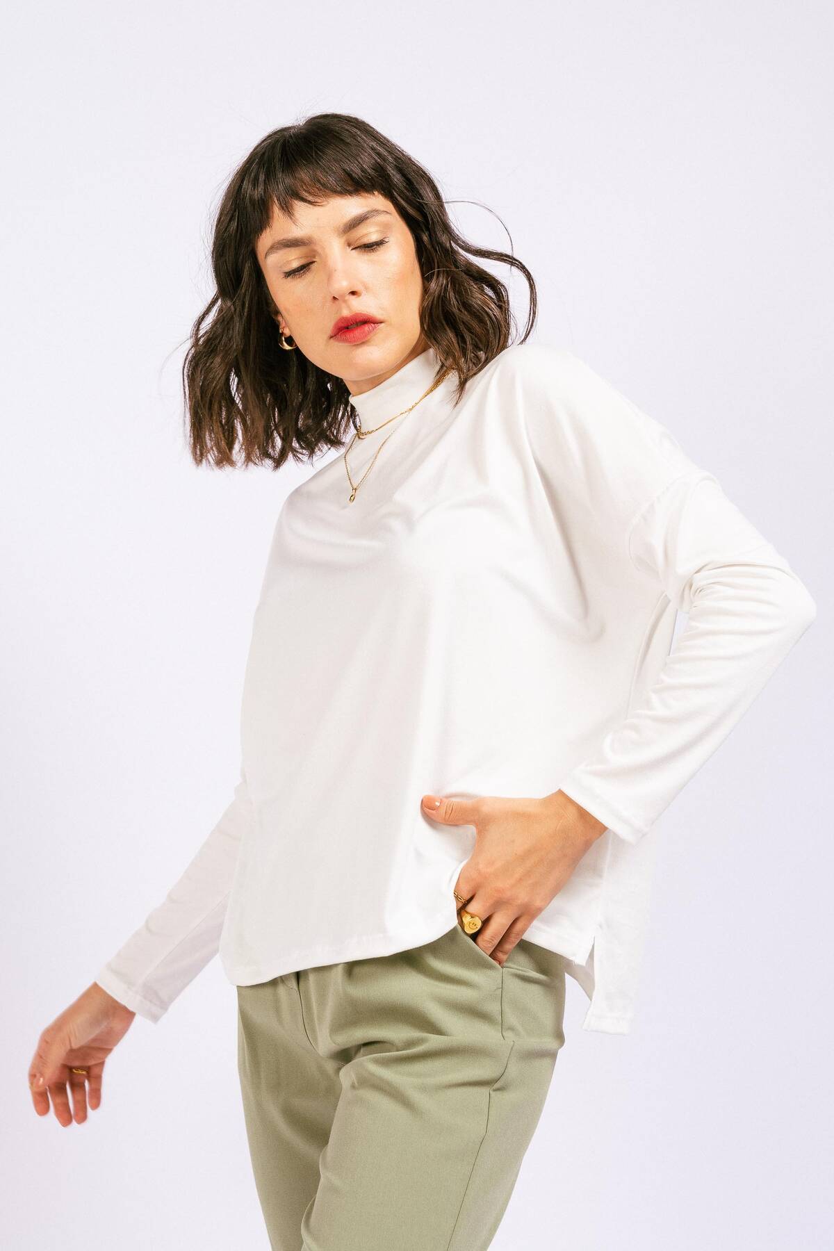Media polera oversize de modal gamuzado soft con tajos