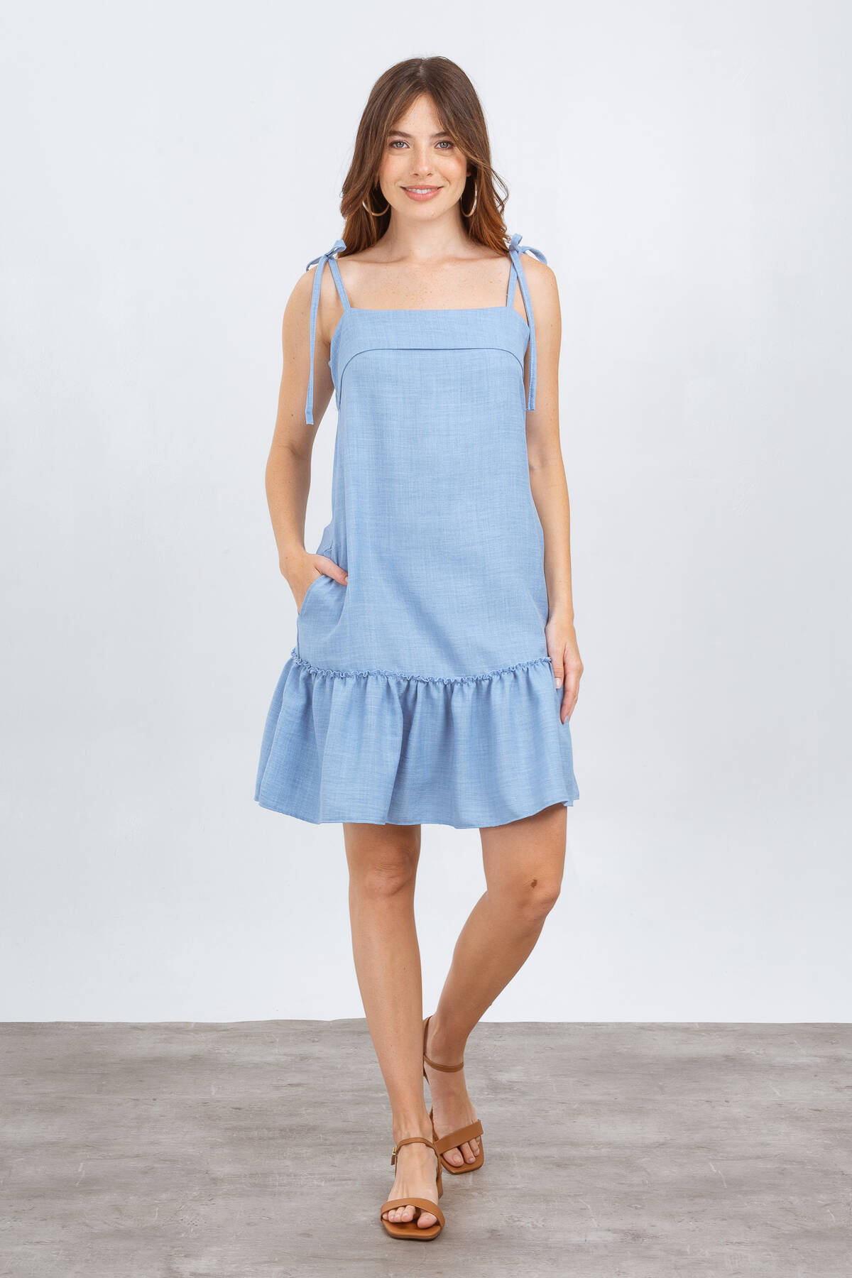 Vestido solero de cey jean evasé con tiras volados y bolsillos