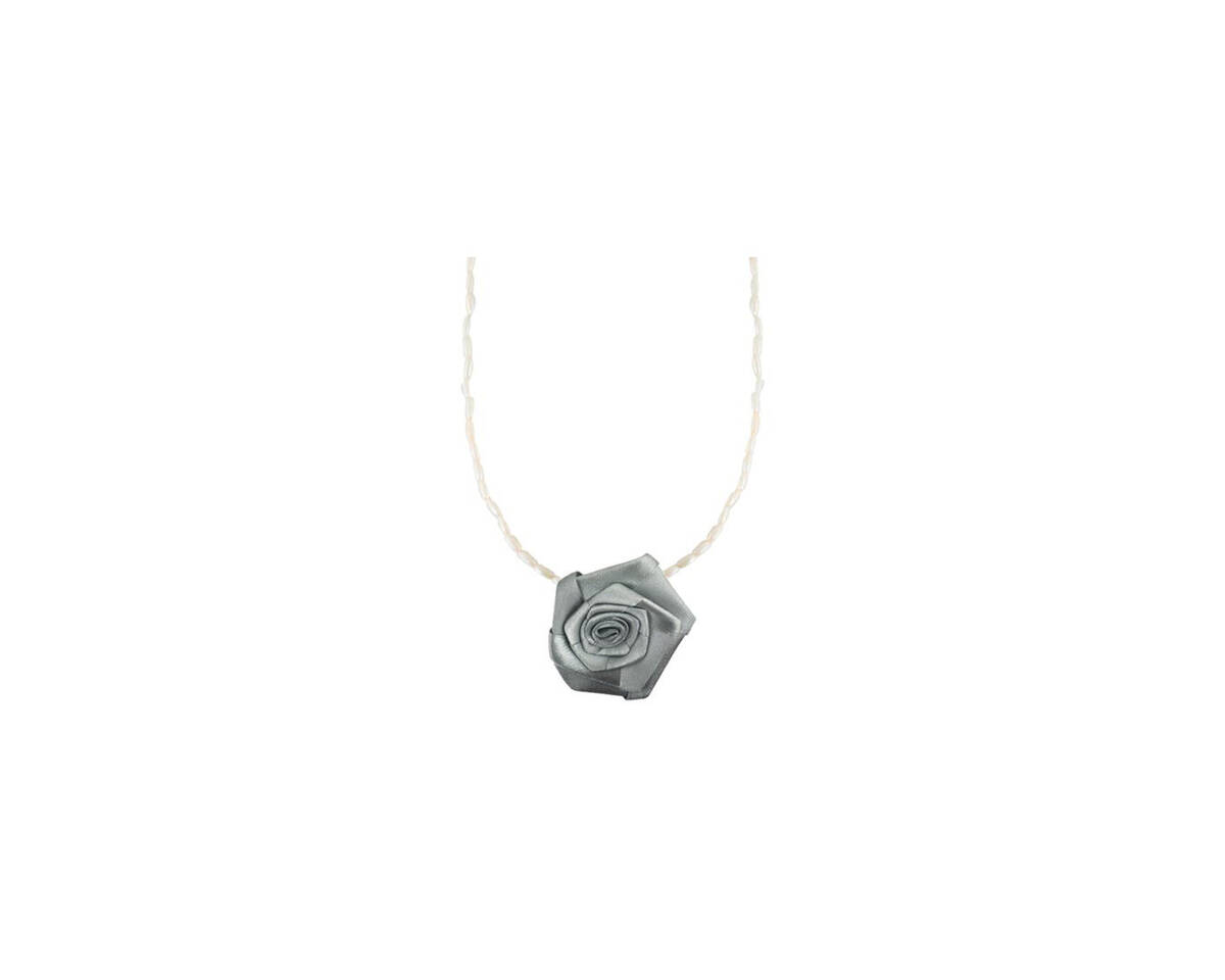 Gargantilla de perlas y flor