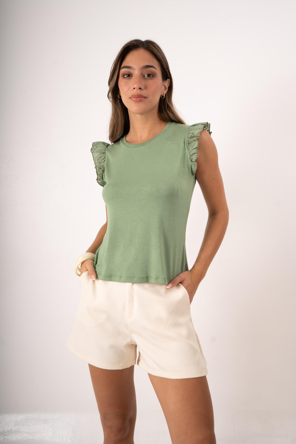 Musculosa de modal viscosa con volados en broderie