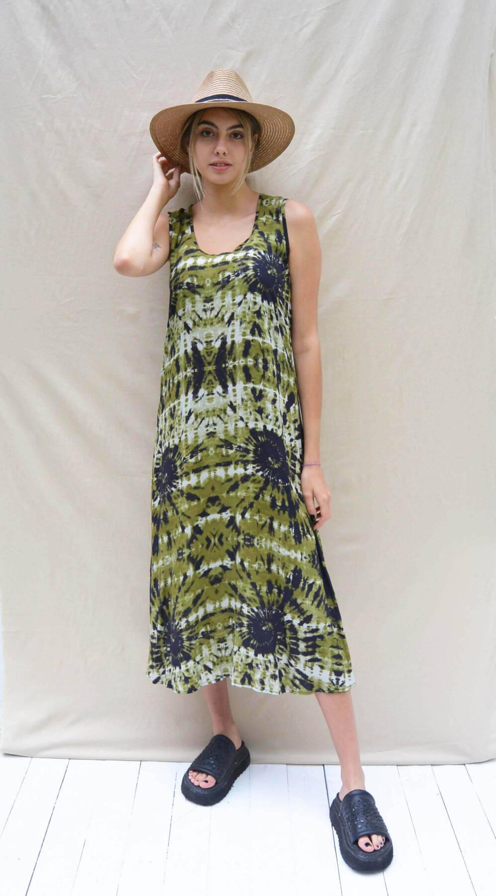 Vestido de fibrana estampada con volados en bretel