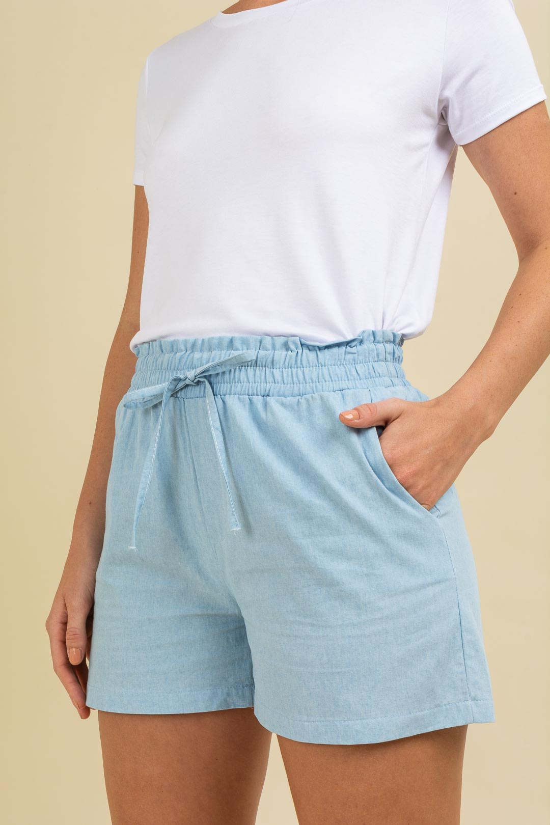 Short de denim con elástico tiras y bolsillos