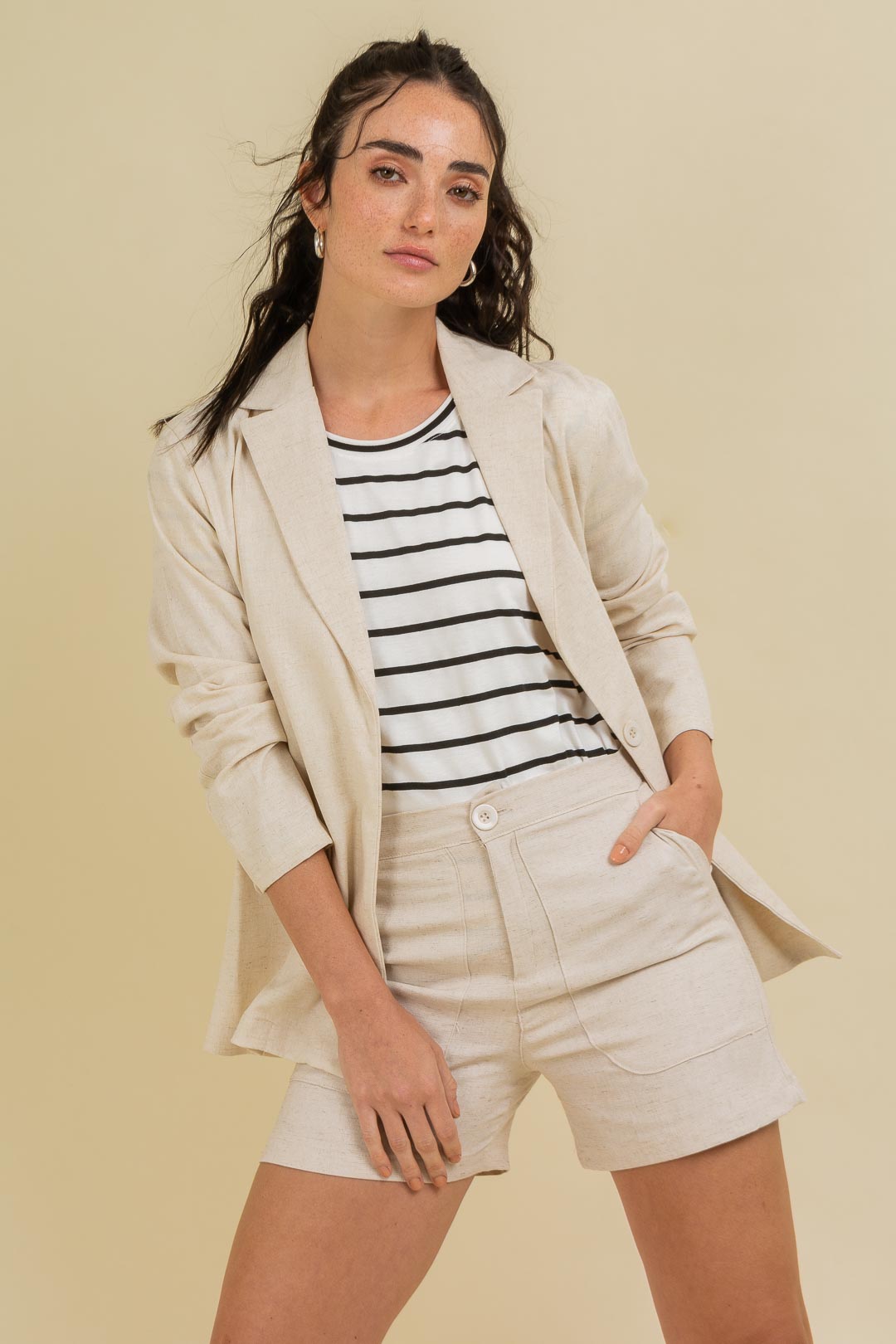 Blazer de lino rígido con bolsillos solapas