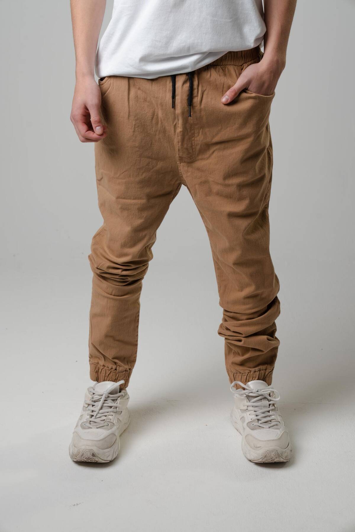 JOGGER LENNON GABARDINA