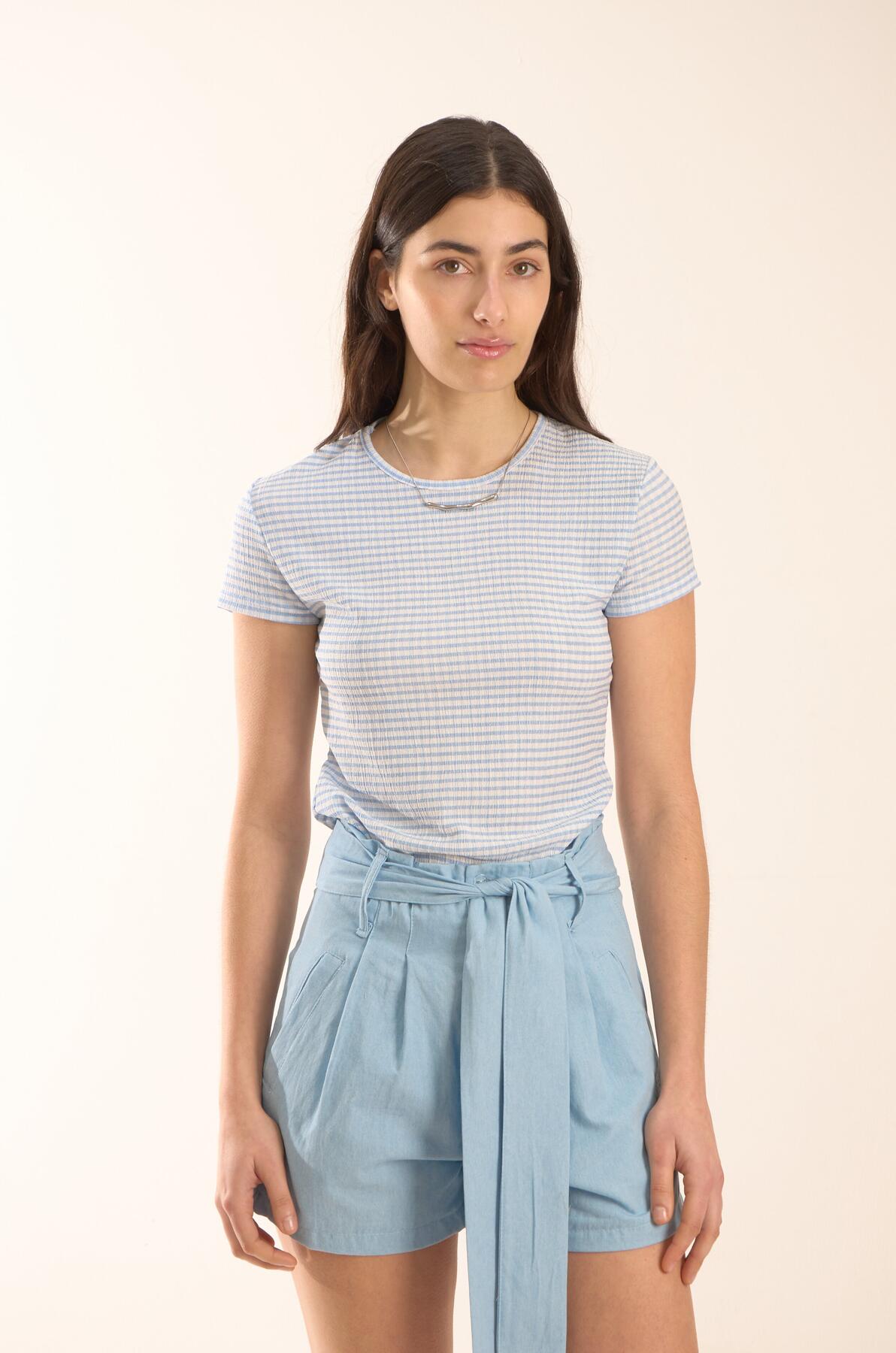 Remera de vichy hawaii manga corta con cuello redondo