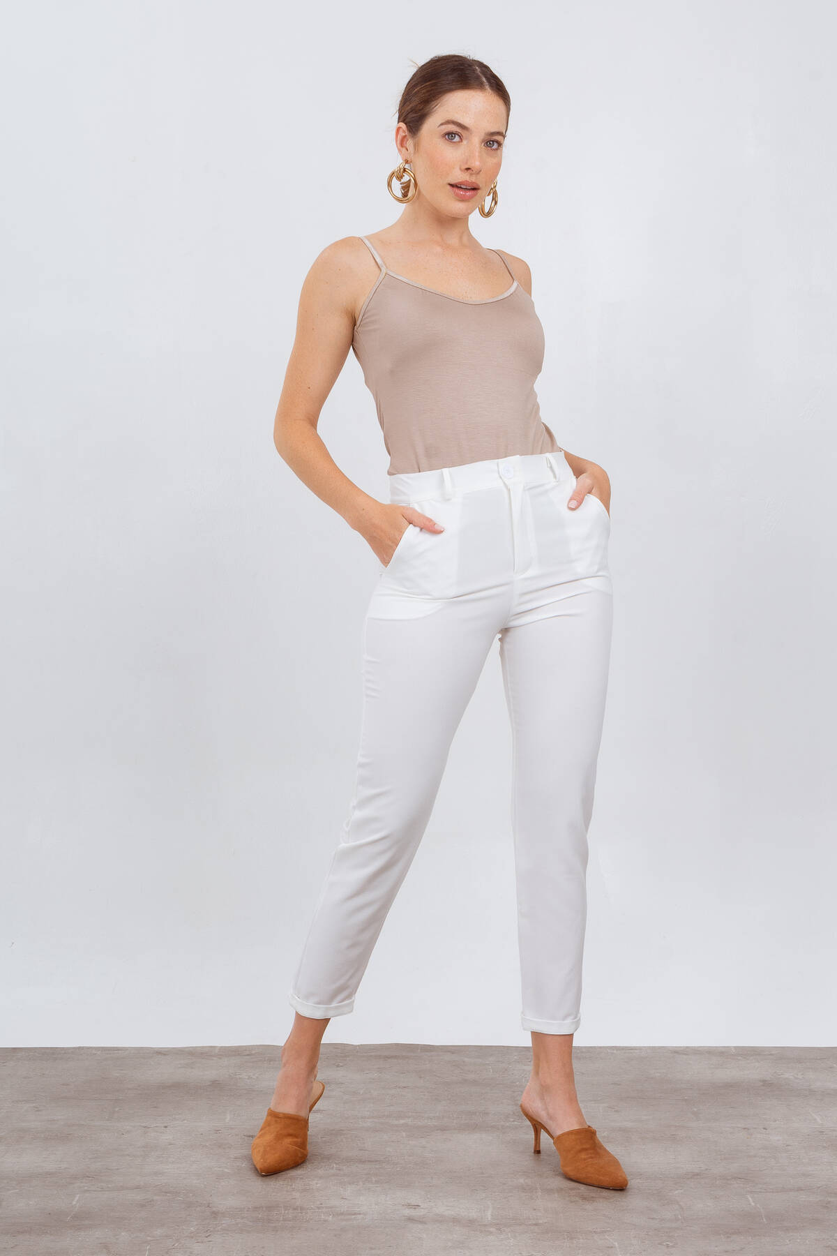Pantalón sastrero premium con cierre trabillas bolsillos y bota