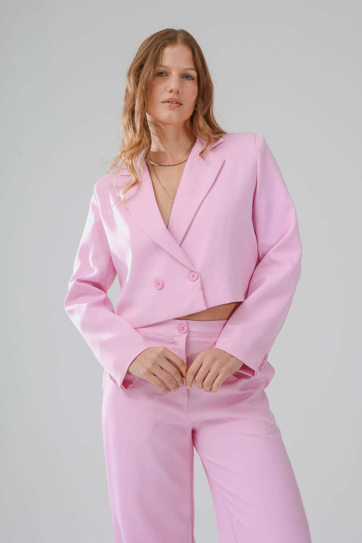 Blazer sastrero crop cruzado forrado con hombreras