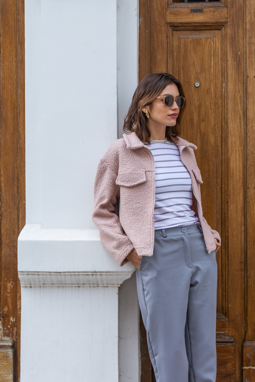 Campera de paño bouclé con cierre metálico y bolsillos falsos