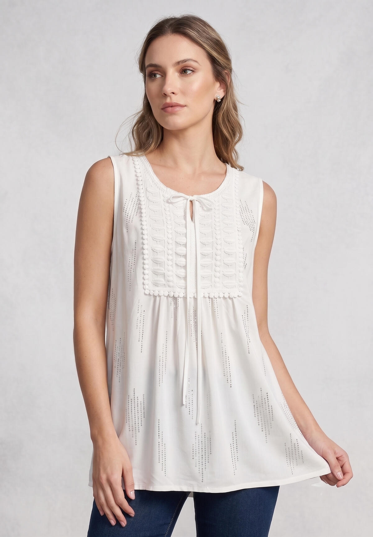 Musculosa con aplique y tachas