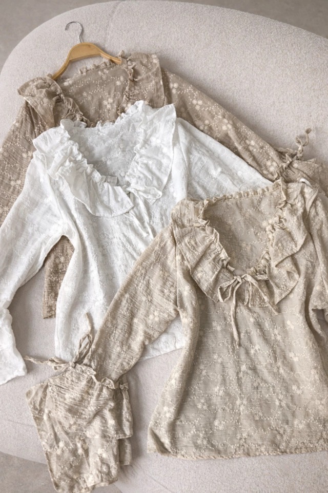 BLUSA ML CON VOLADOS LINO BORDADO