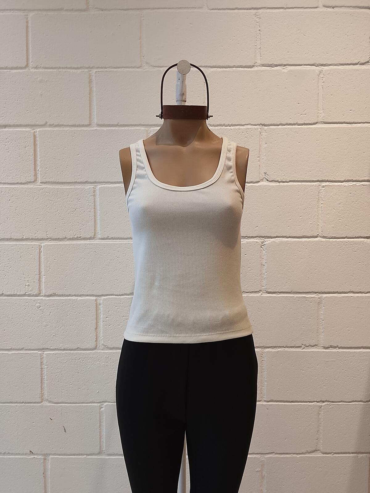 C709 - Musculosa Lea Basica