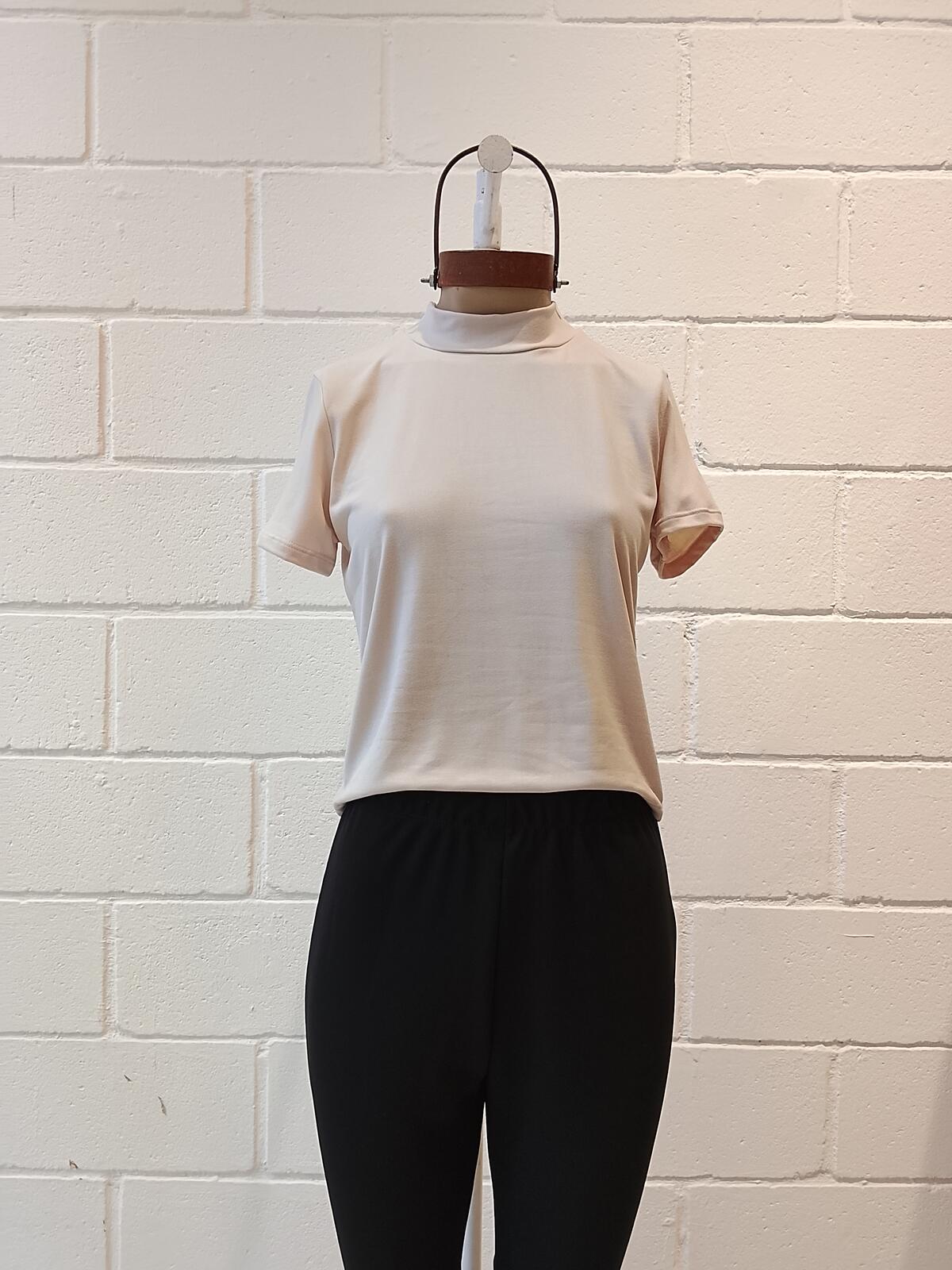 C706 - Remera Eve media polera