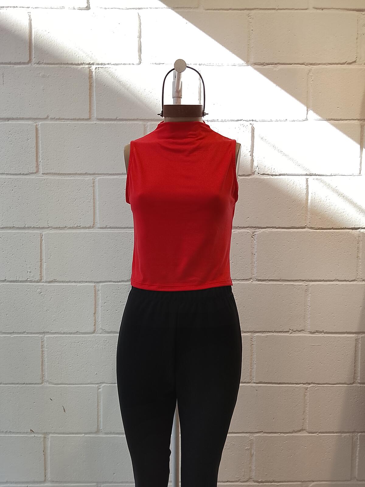 C707 - Musculosa Isis