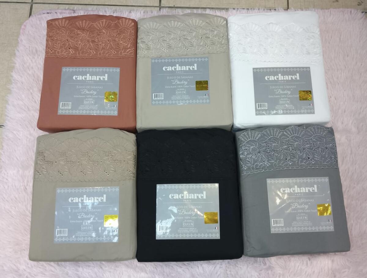 Sábanas con Broderie marca Cacharel Tamaño 2 1.2 pzas