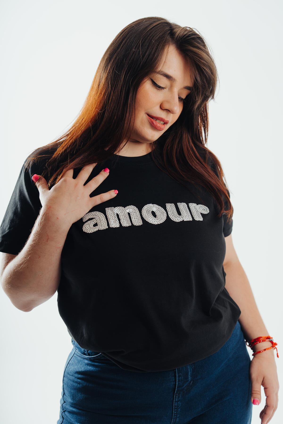 remera AMOUR bordada de lentejuelas