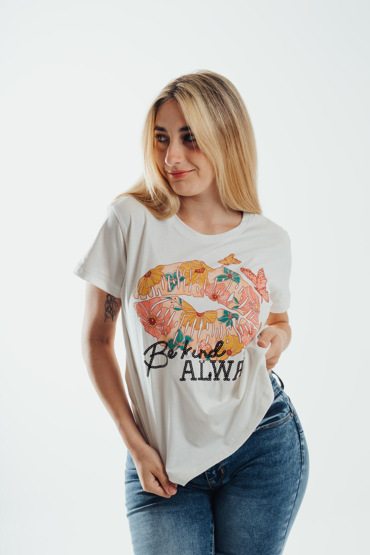 Remera ALWAYS beso bordada de lentejuelas