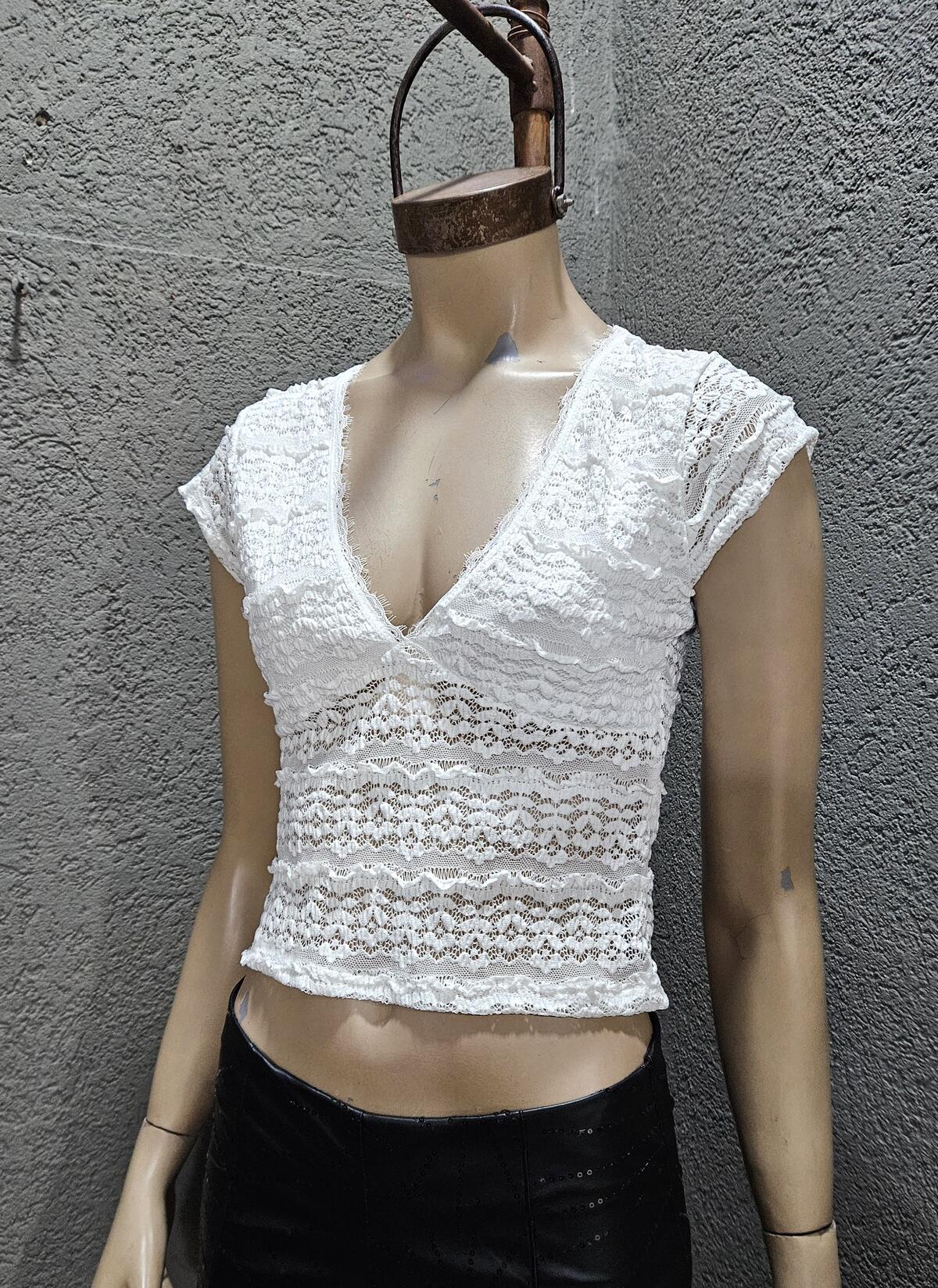 Remera encaje V