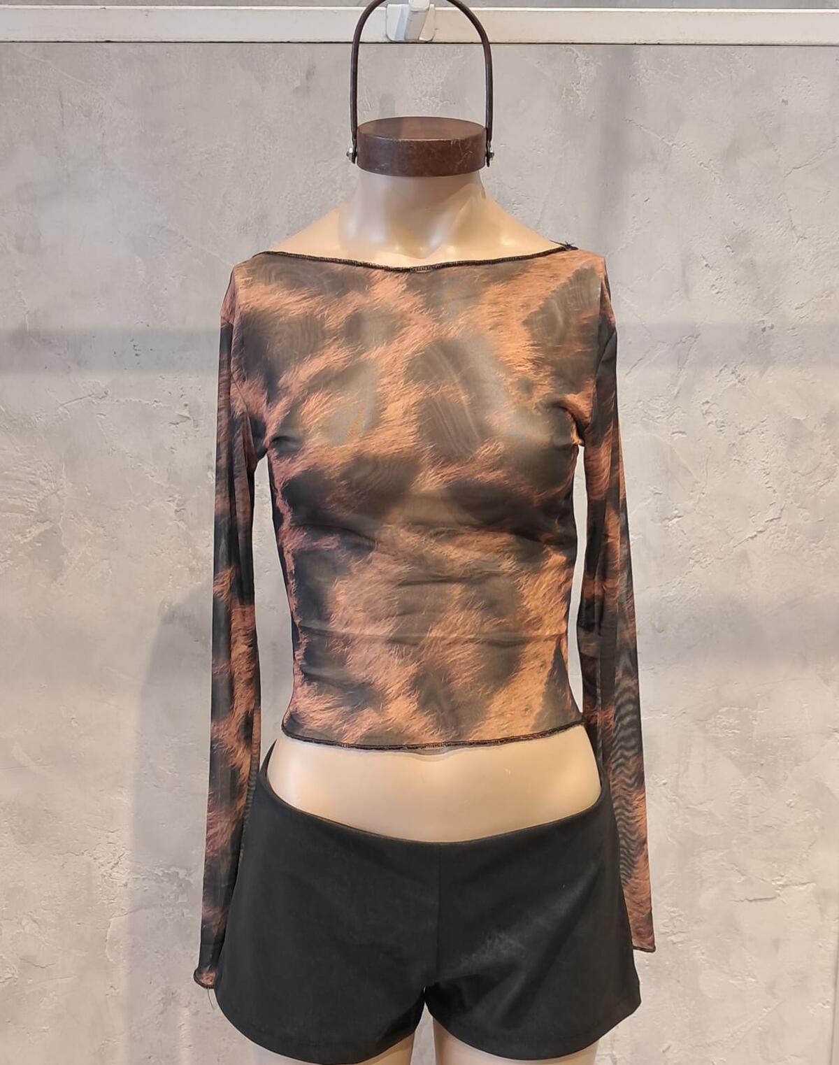 TOP TUL LEOPARDO CUELLO BOTE