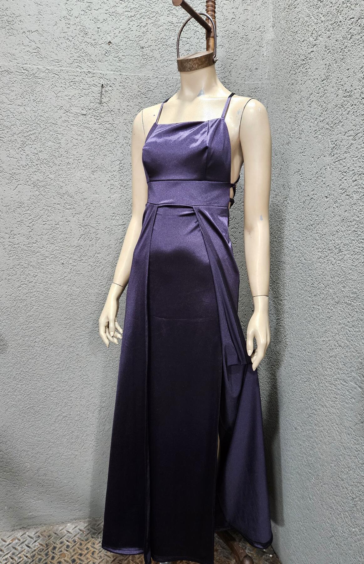 Vestido saten 2 tajos